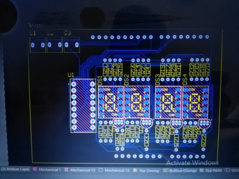 پروژه شماتیک و PCB مدار ساعت با سون سگمنت